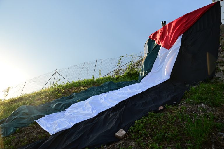 PALESTINSKA ZASTAVA ZAPLAPOLALA NAD MARIBOROM 