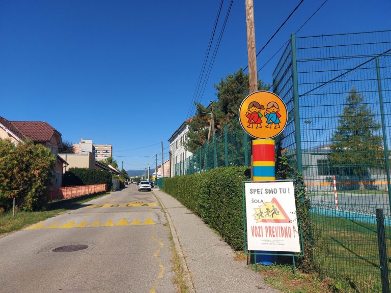 JAVNI POTNIŠKI PROMET DOBIL CVEK: ŠOLARJI ZAMUJAJO V ŠOLO, EKSKURZIJ VEDNO MANJ 